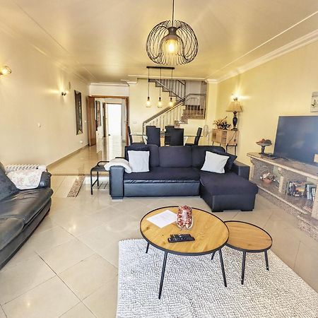 Farm Village- Townhouse 2 Mins From Old Town อัลบูเฟรา ภายนอก รูปภาพ