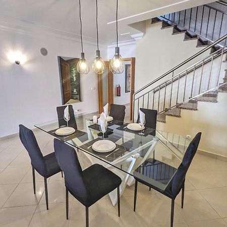 Farm Village- Townhouse 2 Mins From Old Town อัลบูเฟรา ภายนอก รูปภาพ