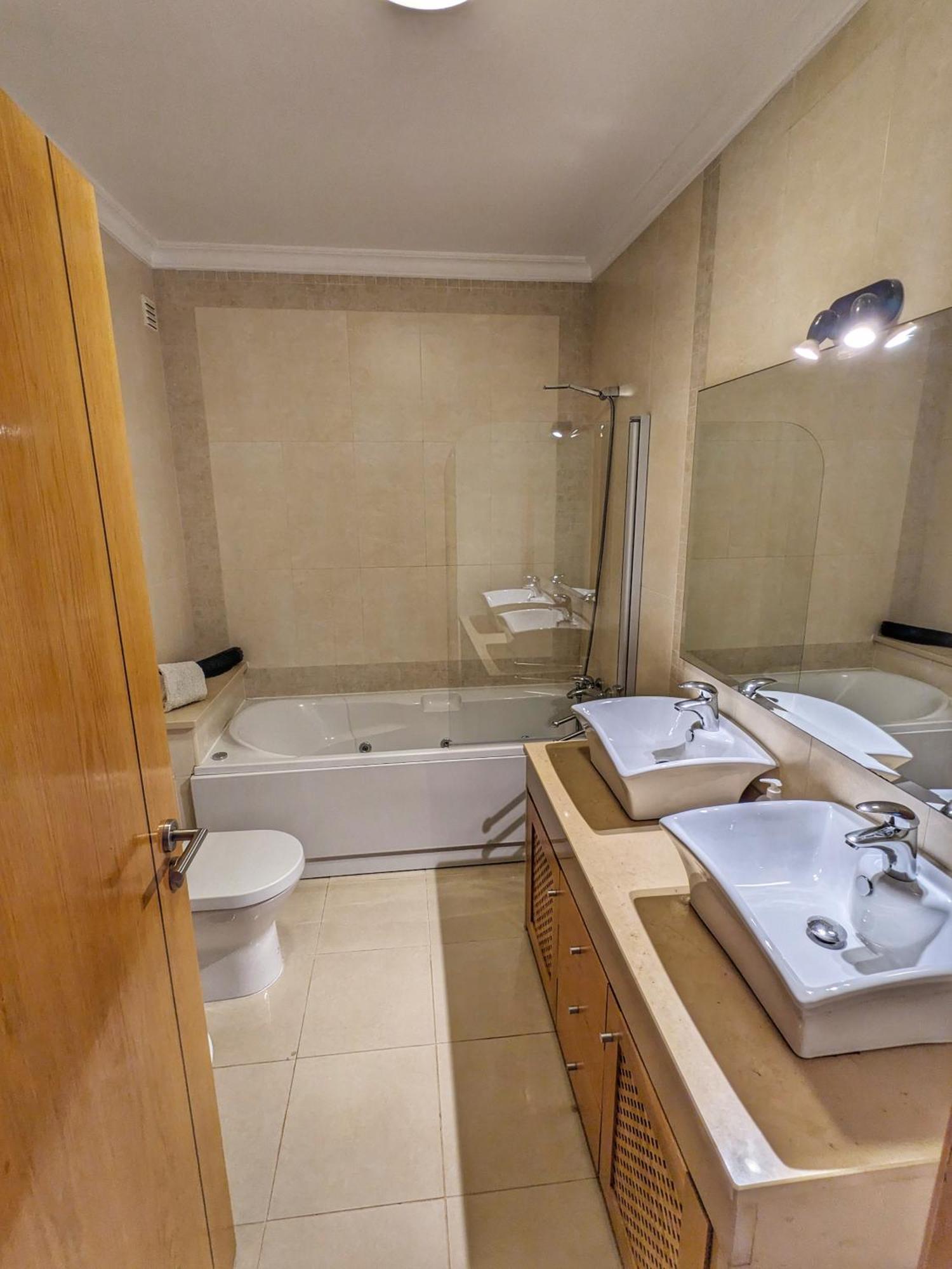 Farm Village- Townhouse 2 Mins From Old Town อัลบูเฟรา ภายนอก รูปภาพ